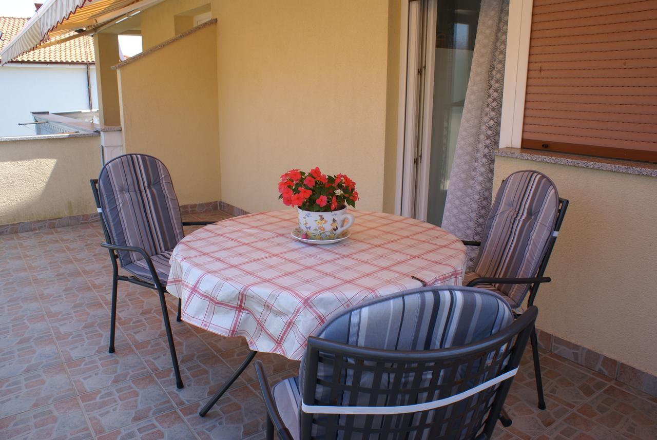 Apartments Nikola Krk Town Esterno foto