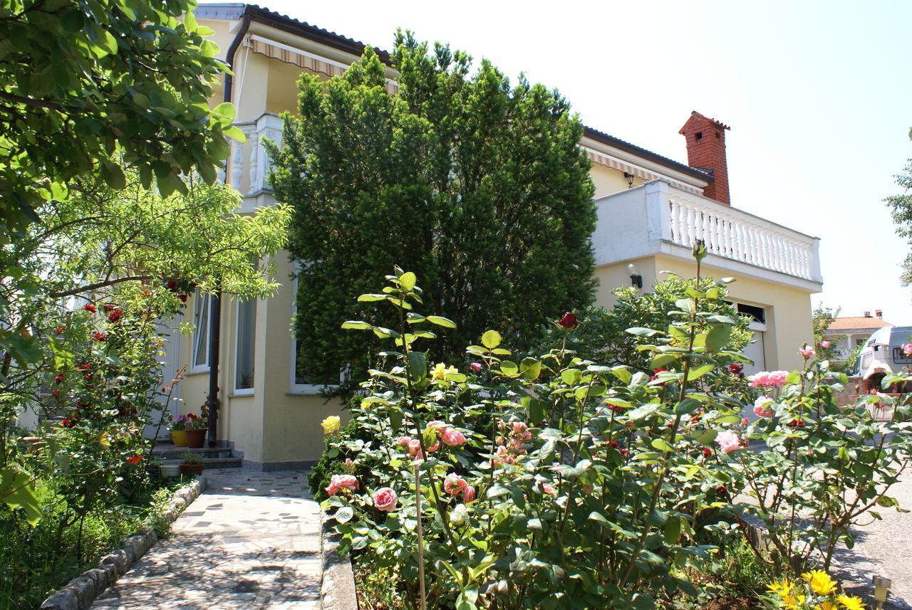 Apartments Nikola Krk Town Esterno foto