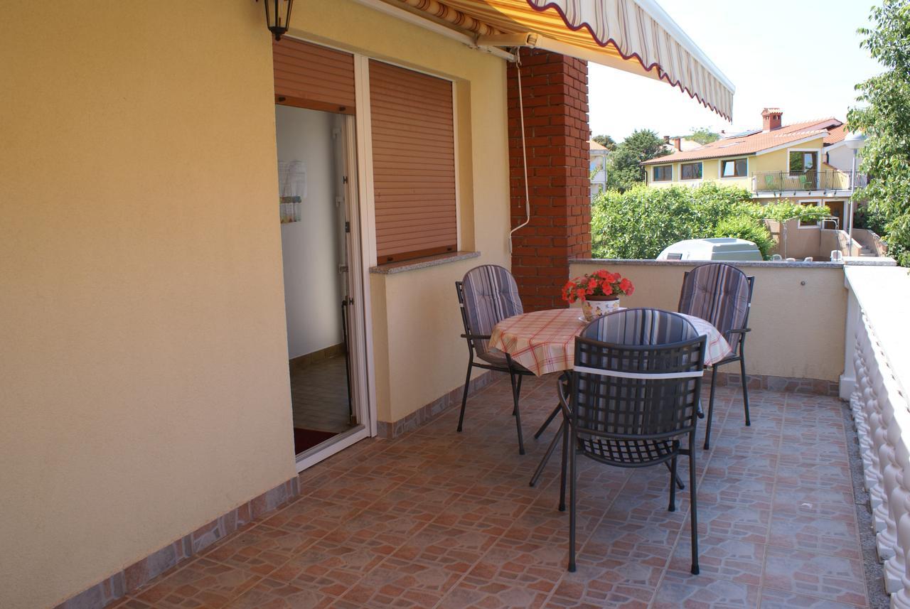 Apartments Nikola Krk Town Esterno foto